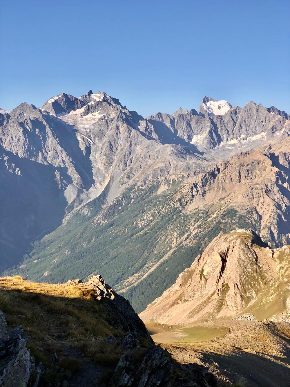 Sommets et glaciers de montagne